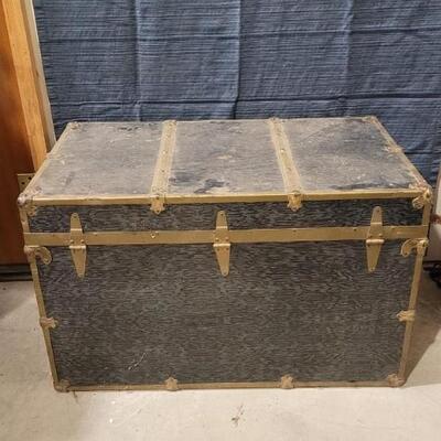 Lot 558: Antique Steamer Trunk with Shelf Tray