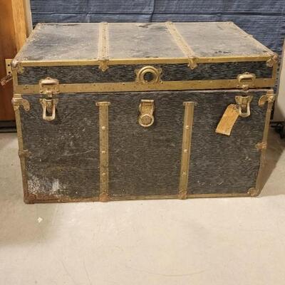 Lot 558: Antique Steamer Trunk with Shelf Tray