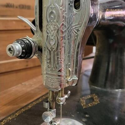 Lot 559: Antique Singer Sewing Machine with Cabinet 