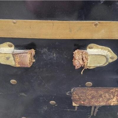 Lot 562: Antique Blue Steamer Trunk 