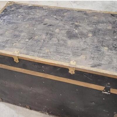 Lot 562: Antique Blue Steamer Trunk 