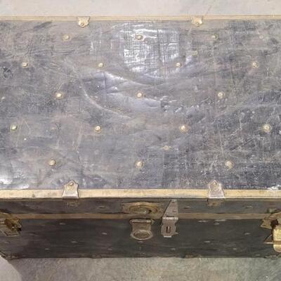 Lot 562: Antique Blue Steamer Trunk 