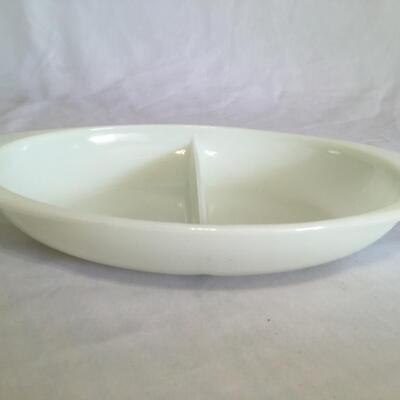 Vintage White 1 1/2 Qt. Milk Glass Divided Pyrex Dish Serve Bake 1083