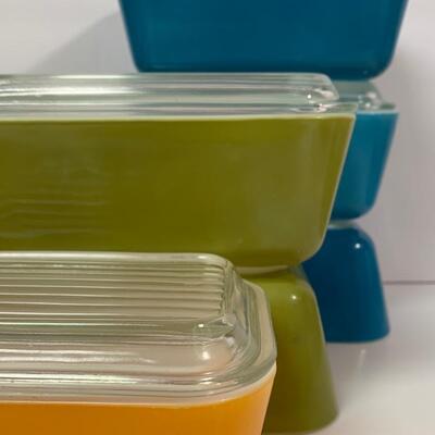 Lot 450: Vintage Pyrex Refrigerator Dishes & Mushroom Nesting Bowls