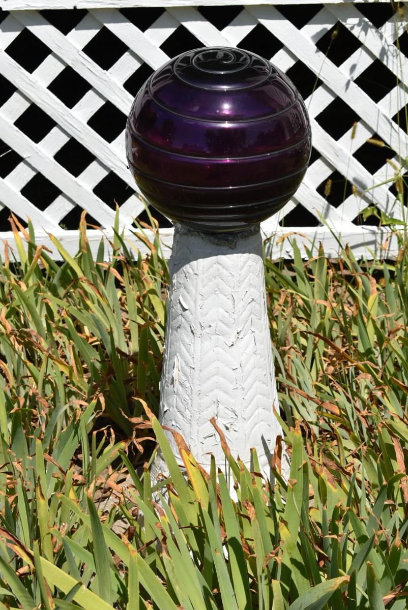 DO 31 Purple Sphere Yard Art