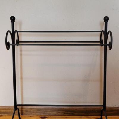Lot 561: Black Metal Quilt Stand 