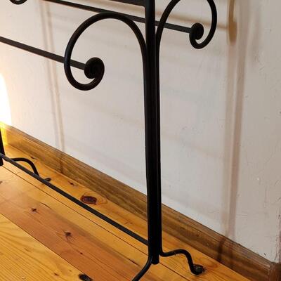 Lot 561: Black Metal Quilt Stand 