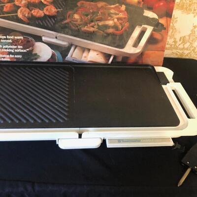 #17 Electric griddle with box 