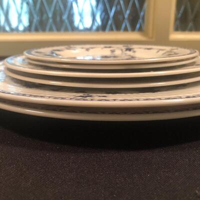 #114 - royal Doulton England dishes includes 6 pieces 