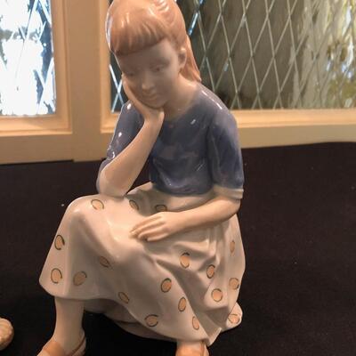 #138- Hand painted statues could be Lladro but not marked boy and girl