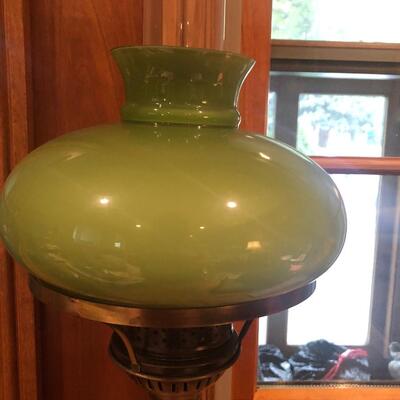 #184- Wood, brass, green glass vintage lamp. WorksÃŠ