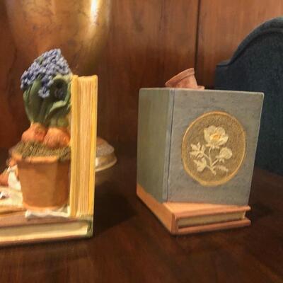 #196 set of bookends and lamp
