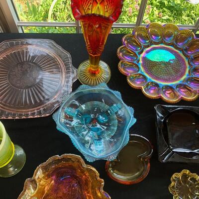#250 Bundle of colored and carnival glass pieces 