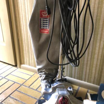 #299 Upright deluxe royal commercial vacuum with attachments and bagsÃŠ
