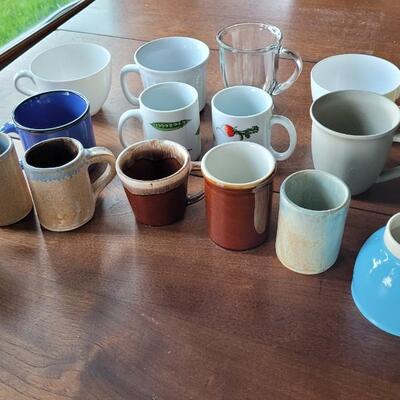 Lot 562: Coffee Cups Lot