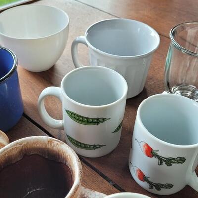 Lot 562: Coffee Cups Lot