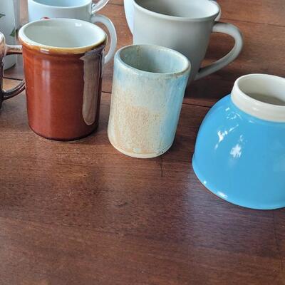 Lot 562: Coffee Cups Lot