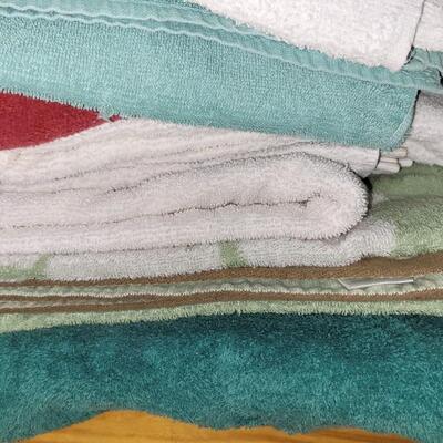 Lot 572: Towel Lot