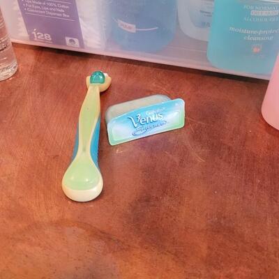 Lot 576: Beauty Lot