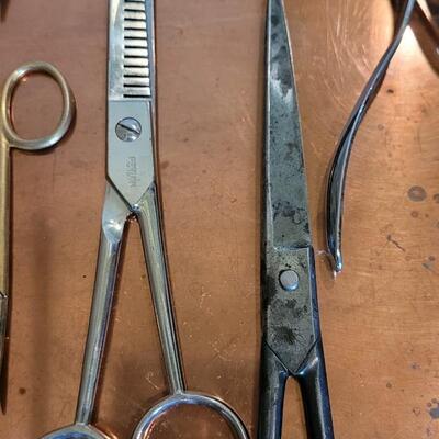Lot 577: Hair Cutting Scissors, Tweezers and Nail Clippers & Scissors 