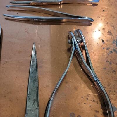 Lot 577: Hair Cutting Scissors, Tweezers and Nail Clippers & Scissors 