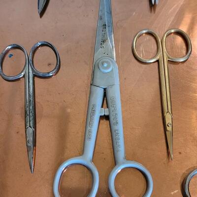 Lot 577: Hair Cutting Scissors, Tweezers and Nail Clippers & Scissors 