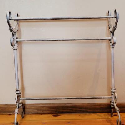 Lot 580: Metal Quilt Stand