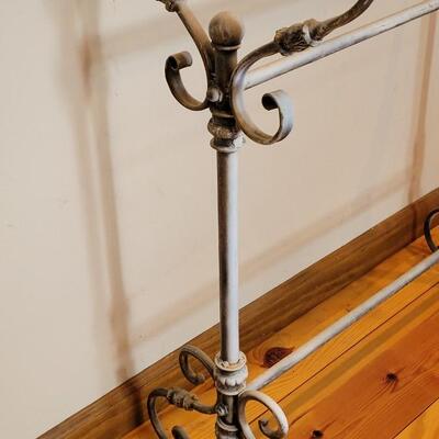 Lot 580: Metal Quilt Stand