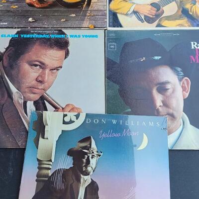Lot 594: Vintage County Albums - Don Williams, Roy Clark, Roy Price & Hank Snow