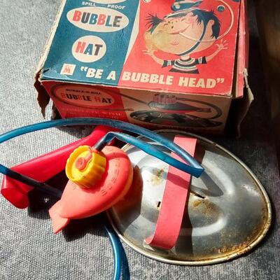 LOT 23            VINTAGE TOY BUBBLE HAT IN BOX