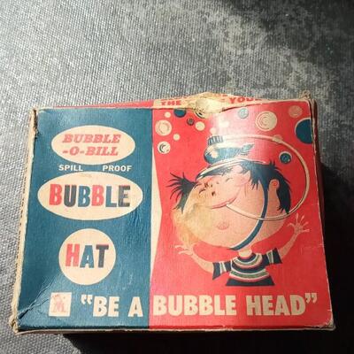 LOT 23            VINTAGE TOY BUBBLE HAT IN BOX