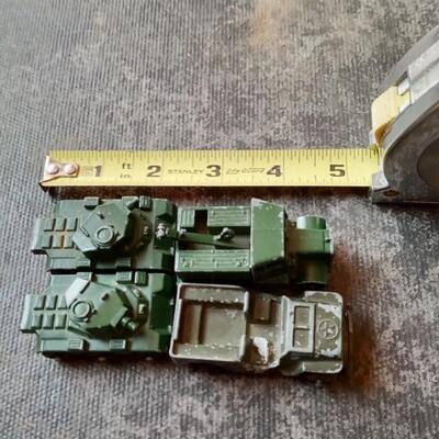 LOT 43  SMALL MILITARY TOY VEHICLES