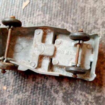 LOT 43  SMALL MILITARY TOY VEHICLES