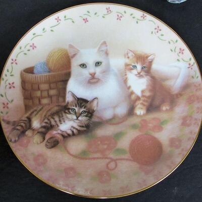 Glass Cat Figurine and Royal Family Cat Plate #194, 1988