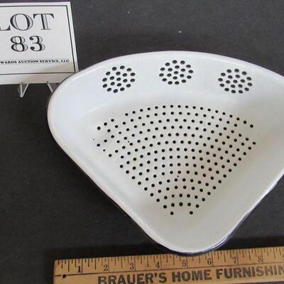 Nice Corner Sink Enamelware Colander, White With Black Trim, 10 1/2" x 2"