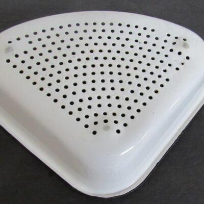 Nice Corner Sink Enamelware Colander, White With Black Trim, 10 1/2" x 2"