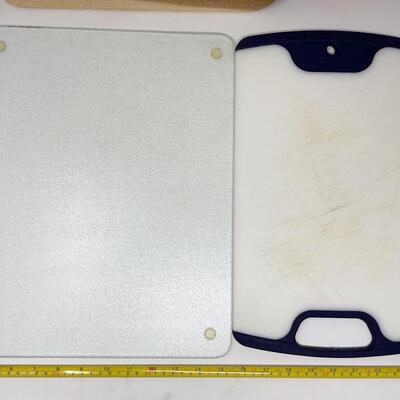 ASSORTED CUTTING BOARD LOT