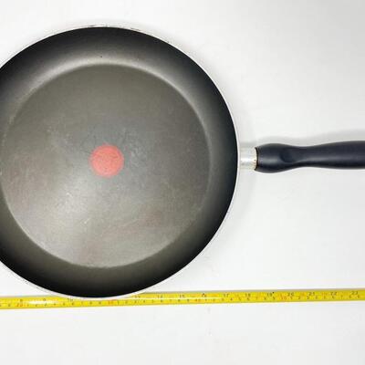 T-FAL 12â€ NONSTICK SKILLET W/ ALUMINUM LID