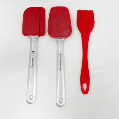 RED KITCHEN UTENSIL LOT