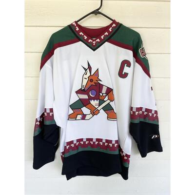 PHOENIX COYOTES HOME HOCKEY JERSEY #7 KEITH TKACHUK - SIZE M