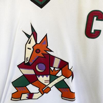 PHOENIX COYOTES HOME HOCKEY JERSEY #7 KEITH TKACHUK - SIZE M