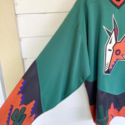 PHOENIX COYOTES HOCKEY JERSEY #2 - SIZE L