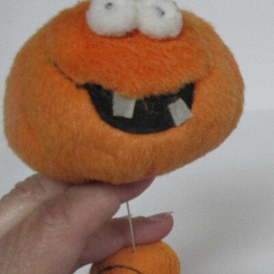 Lot of Misc Halloween Items Including Plush Pull Toy Pumpkin (Pull the baby pumpkin and the big one vibrates)