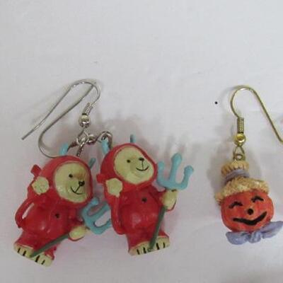 Lot of Older and Modern Halloween Jewelry