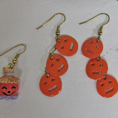 Lot of Older and Modern Halloween Jewelry