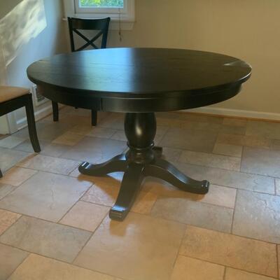 Crate and Barrel Kitchen/Dinning room Table with 4 x Chairs 