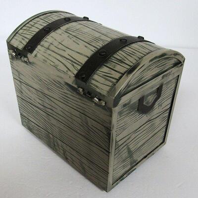 HTF Halloween Battery Op Treasure Chest With Skull and Plastic Coins, Sings Bottle of Rum, Eyes Move, Read Description