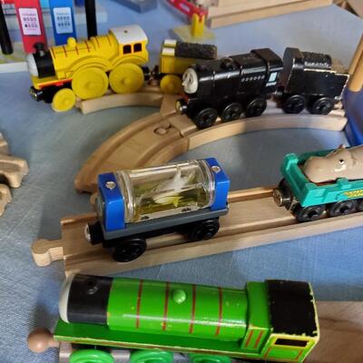 Thomas the Train & Friends AND  BRIO train set - 169 pieces 