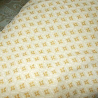 Beautiful Queen Comforter with Shams