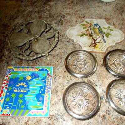Collection of Miscellaneous Kitchen/Dining Items